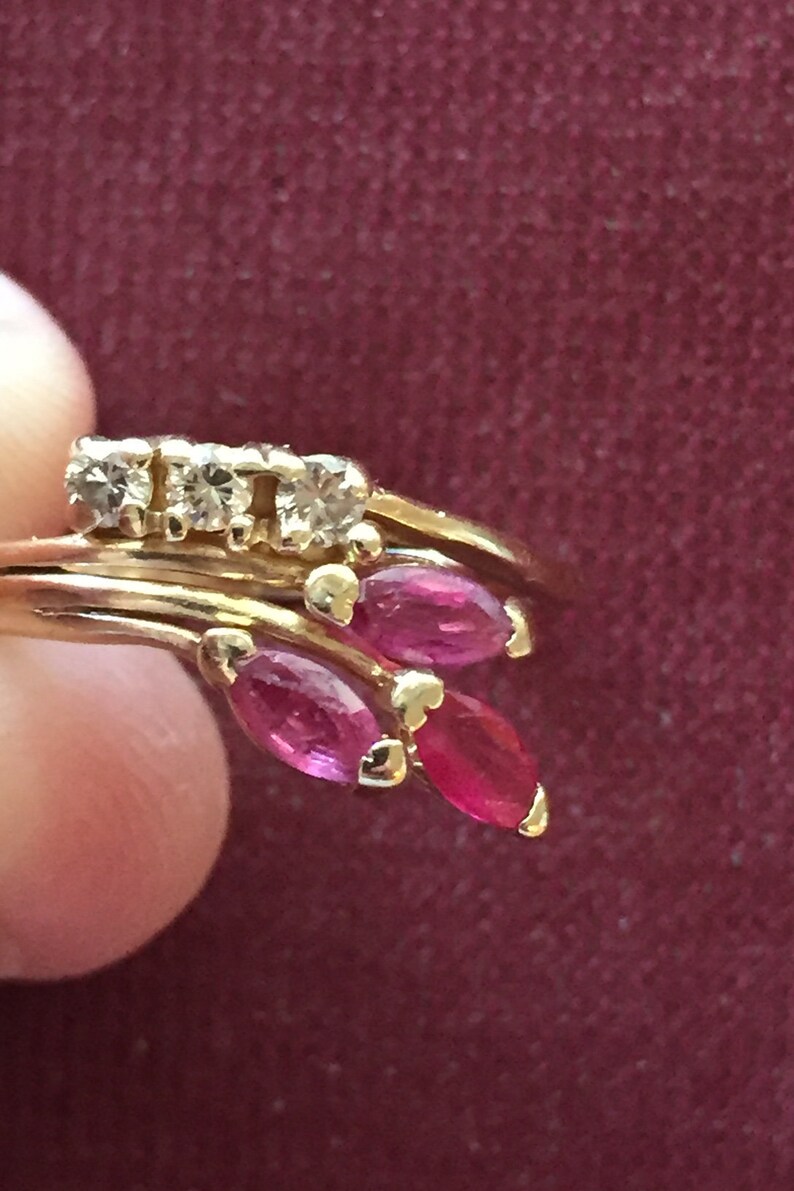 Vintage ruby diamonds 14k SOLID gold designer cluster ring 3x genuine diamonds3x natural rubys 2.26 grams c 1980sFREESHIP