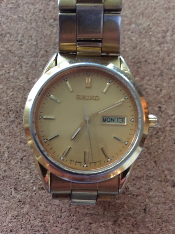 Vintage SEIKO Japan qtz mens watch  day/date gold… - image 1