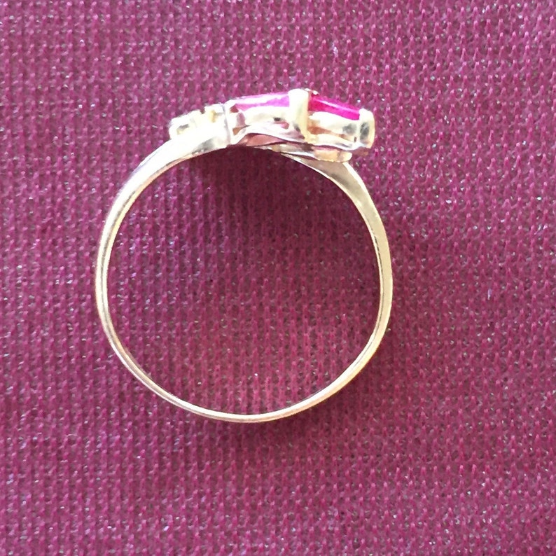 Vintage ruby diamonds 14k SOLID gold designer cluster ring 3x genuine diamonds3x natural rubys 2.26 grams c 1980sFREESHIP