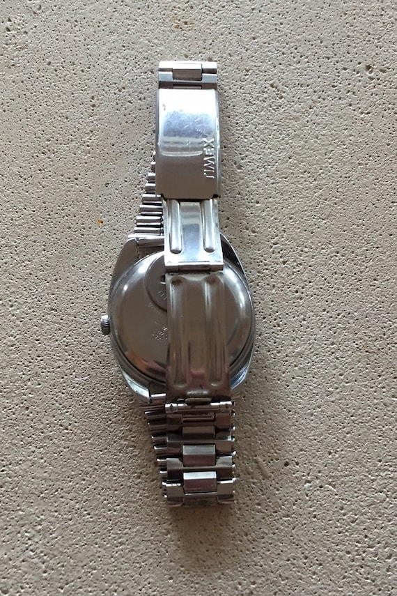 Vintage TIMEX Mens Qtz Blue Dial Day/date Dial Made in ENGLAND New