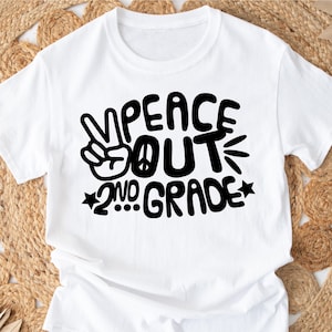 Peace Out 2e leerjaar SVG, laatste dag van tweede leerjaar svg, 2e leerjaar laatste dag van school svg, einde van school tweede leerjaar svg, Cricut, silhouet