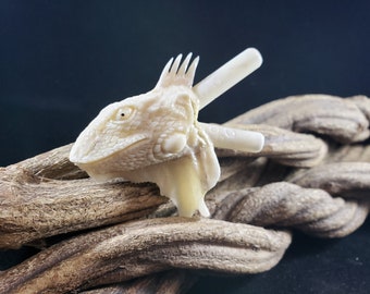 Iguana Kuripe - Hand Carved Bone