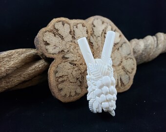 Berries & Leaves Kuripe - Hand Carved Bone