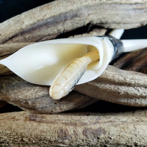 Peace Lily Kuripe - Hand Carved Bone