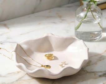 Clam Shell Trinket Dish | Jesmonite Shell Jewellery Tray | Coastal Home Decor | Handmade Decorative Bowl | Ring Dish | Jewellery Holder