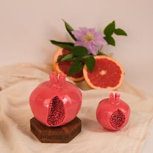 Granaatappelkaars | Granaatappel sojawas kaars | Fruitkaars | Sculpturale kaars | Handgemaakte woondecoratiekaars | Eclectische woondecoratie afbeelding 6