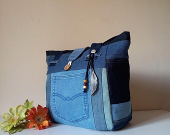 ハンドメイドのパッチワークデニムトートバッグ：レザーフラワー付き
