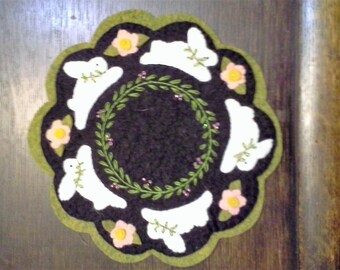 candle mat, wool, bunnies, Easter, decor