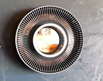 Round gray plastic wall mirror from the 70s "Carrousel slides"