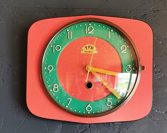 Horloge formica vintage pendule murale silencieuse "FFR Morbier rouge vert"