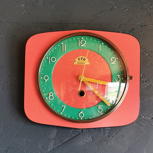 Horloge formica vintage pendule murale silencieuse "FFR Morbier rouge vert"