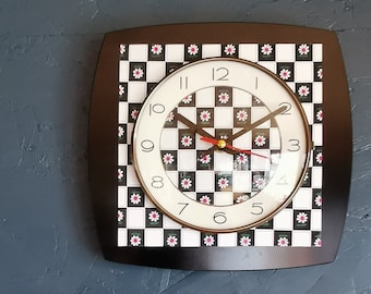 Reloj de péndulo de pared silencioso vintage "Damier flor blanca y negra"