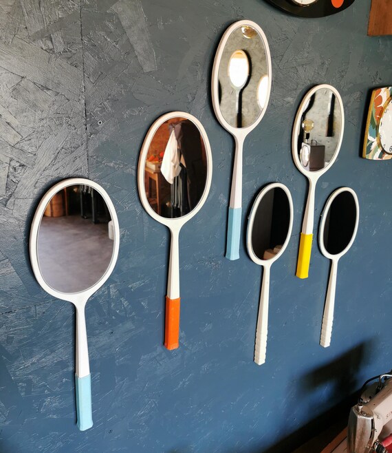 ヴィンテージの楕円形プラスチックラケット壁掛けミラー「ブルー