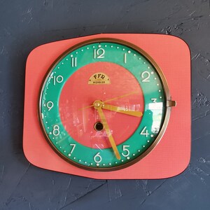 Horloge formica vintage pendule murale silencieuse FFR Morbier rouge vert image 3