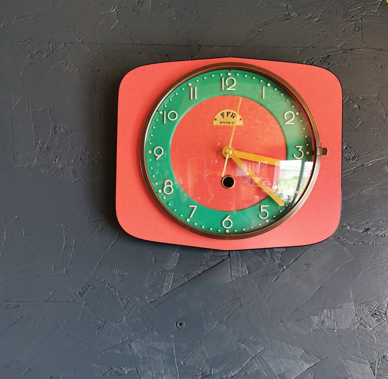 Horloge formica vintage pendule murale silencieuse FFR Morbier rouge vert image 1