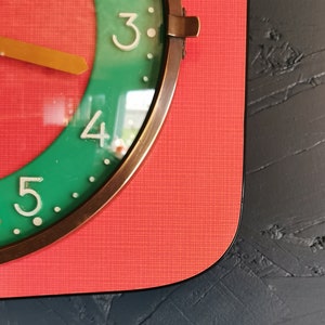 Horloge formica vintage pendule murale silencieuse FFR Morbier rouge vert image 7