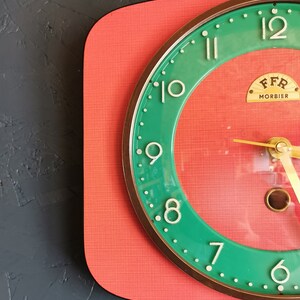 Horloge formica vintage pendule murale silencieuse FFR Morbier rouge vert image 4