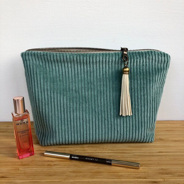 Grande borsa per il trucco in velluto verde. Kit del make up.