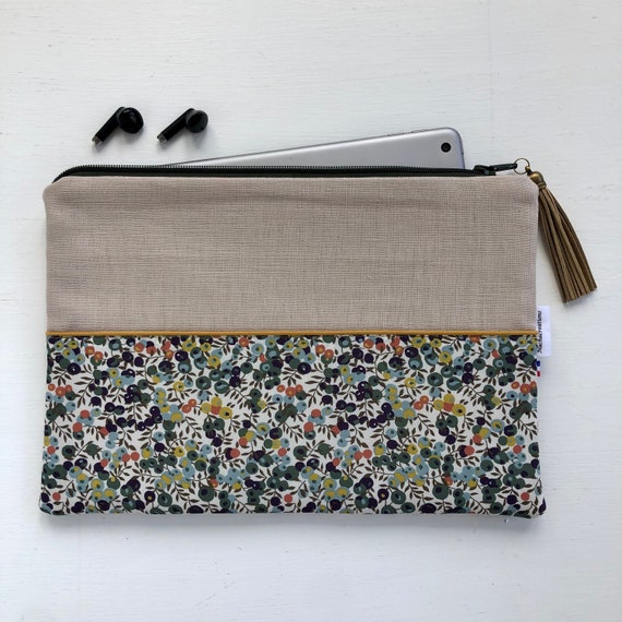 Housse molletonnée pour tablette , iPad ou ordinateur portable 10 pouces en  coton Liberty Wiltshire lichen et en lin naturel . -  France