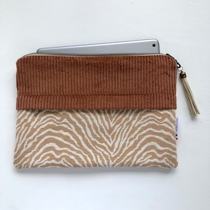 Fleece case in jacquard fabric printed marble beige and velvet big ribs, for tablet, iPad, computer 10 inches.