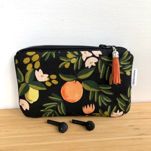 Pochette  molletonnée en tissu lin et coton imprimé oranges et citrons . Pochette téléphone . Pochette maquillage .