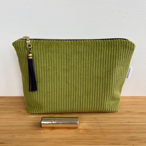 Grande borsa per il trucco in velluto verde. Kit per il trucco.