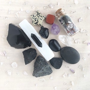 Protection Crystals Set, Healing Crystals Kit For Home Protection, Crystal Lover Gift, Housewarming Gift, Black Crystals Home Decor