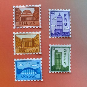 Arte del MIT: pegatinas con sellos vintage de imitación: 5 diseños de edificios del MIT del campus basados en acuarelas originales.