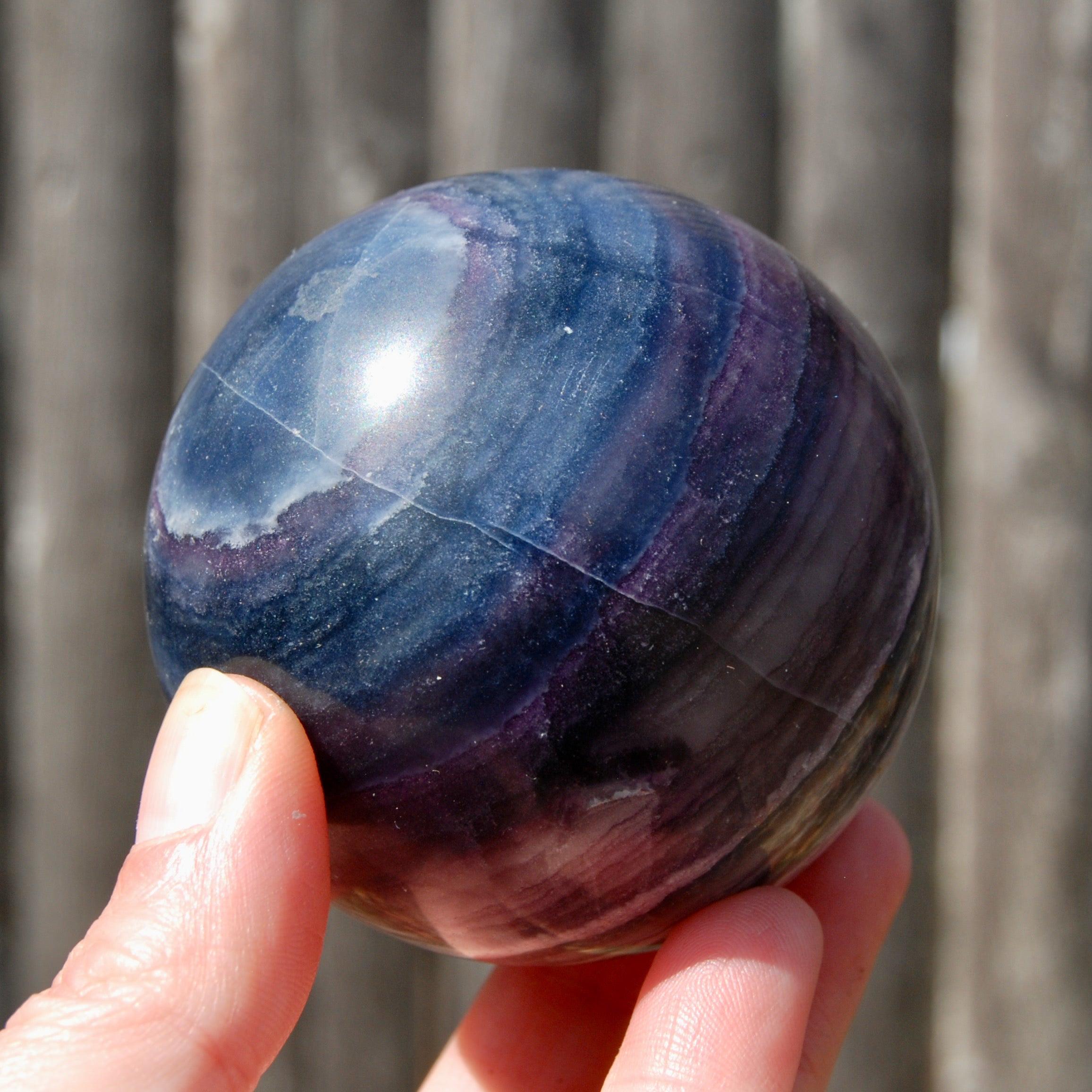 2.7 インチ 1.2 ポンド シルキー フローライト クリスタル スフィア