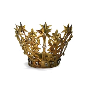 Corona de Santos mediana con lirios, estrellas y diamantes de imitación en oro antiguo, base de 3" de diámetro