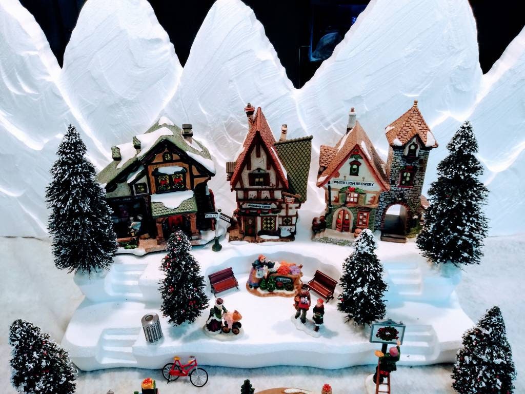 Huge 4ft Styrofoam Display Platform for Christmas Villages (Lemax, Dept