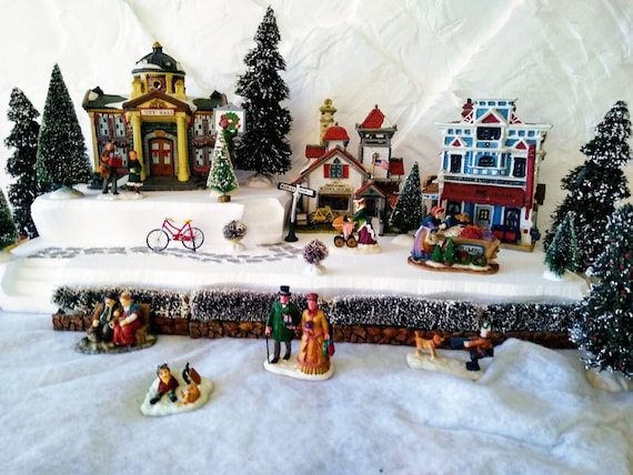 Plate-forme d'exposition en polystyrène pour villages de Noël Lemax,  département 56, Dickens, pôle Nord, village des neiges -  Canada