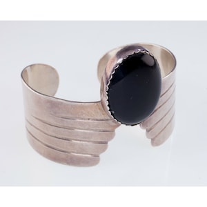 Silver Engraved Pendant | SHINKO STUDIO Japanese Jewelry Web