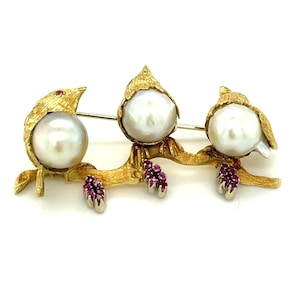 18k Yellow Gold Cultured Pearl Three Birds Sitting Brooch with Rubies