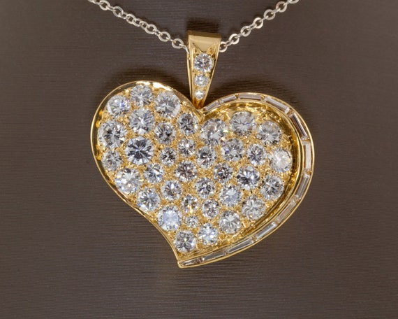 Bulgari Bvlgari 20k Yellow Gold Diamond Heart Pen… - image 3
