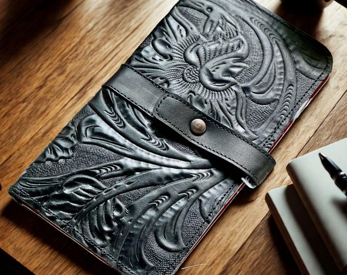 Handmade Leather Wallets for Women - Personalized Sustainable Gifts for Her