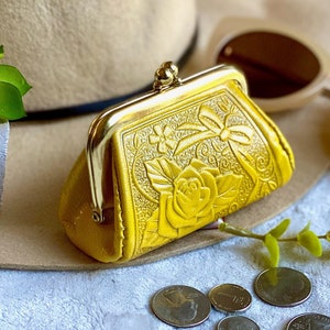 Woman Change purse • Small coin purse • Embossed leather clasp purse • old school coin purse • gift for her