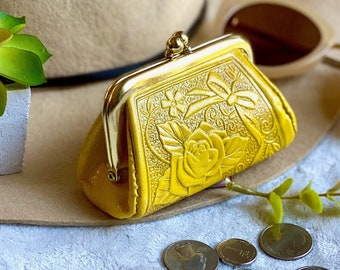 Woman Change purse • Small coin purse • Embossed leather clasp purse • old school coin purse • gift for her