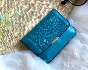 Small and Personalized Leather Wallets for Women - The Perfect Gift Idea