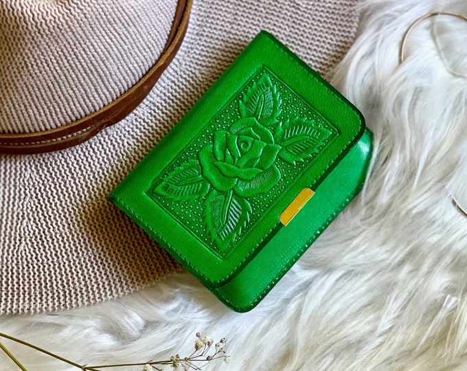 Embossed Rose Leather Wallet: Handmade Women's Pocket Wallet