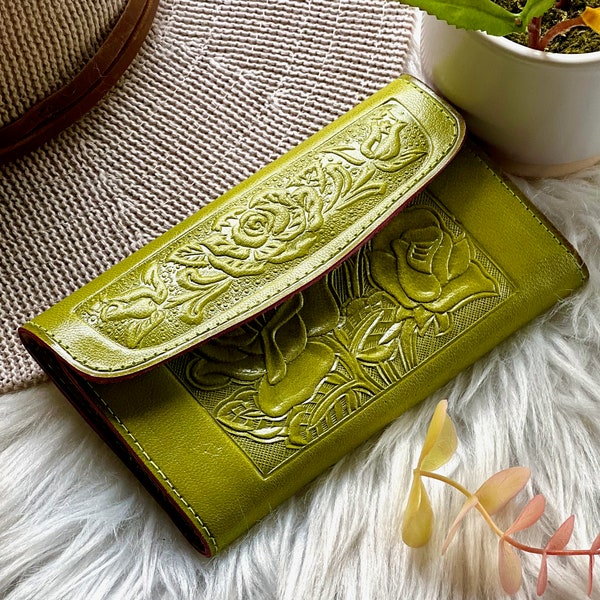 Leder Geldbörse für Frauen, geprägte Blumen Geldbörse, kleine Boho Geldbörse, personalisierte Kartenhalter Geschenk für Mama
