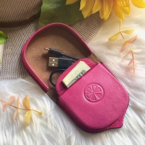 Porte-monnaie en cuir vintage • Pochette pour la monnaie faite main • Petit cadeau portefeuille pour elle • Accessoire gravé personnalisé