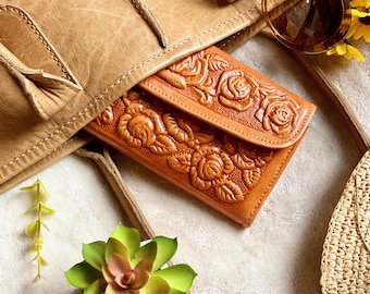 Personalized Leather Wallet for Women • Handmade Name‑Engraved Monogram Gift • Cute Cottagecore Wallet for Her, Mom & Romantic Occasions