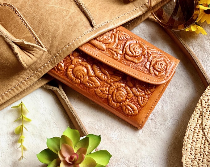 Personalized Leather Wallet for Women • Handmade Name‑Engraved Monogram Gift • Cute Cottagecore Wallet for Her, Mom & Romantic Occasions