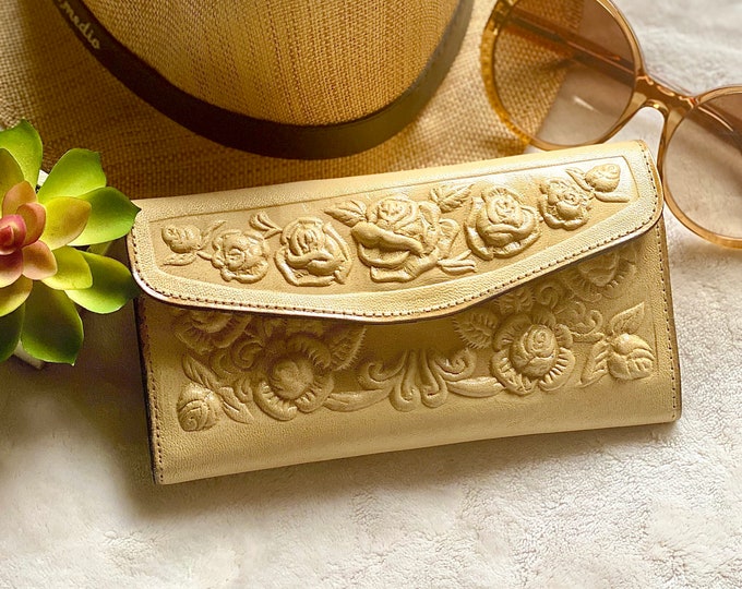 Vintage style authentic leather wallets for women • Vintage-Inspired Gifts for her