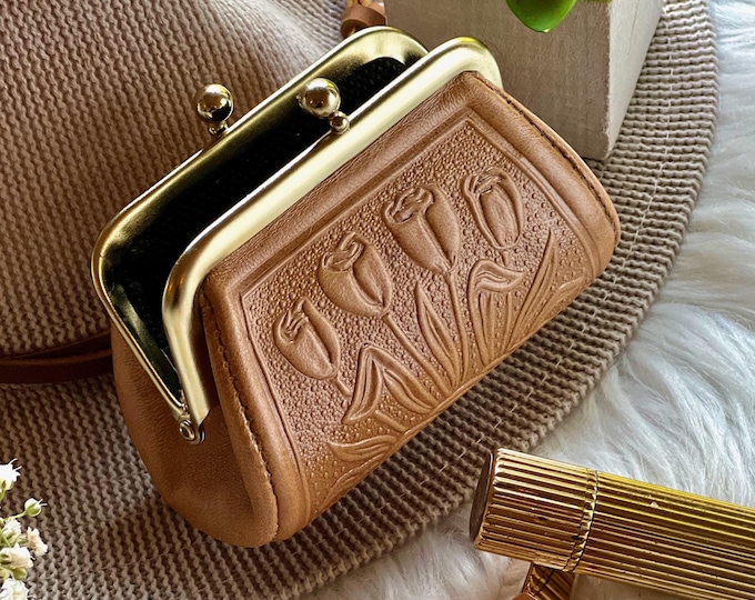 Embossed Tulip Leather Kiss Lock Coin Purse: Vintage Style Change Purse