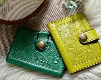 Leather Minimalist Wallet: Sustainable Credit Card Holder for Women