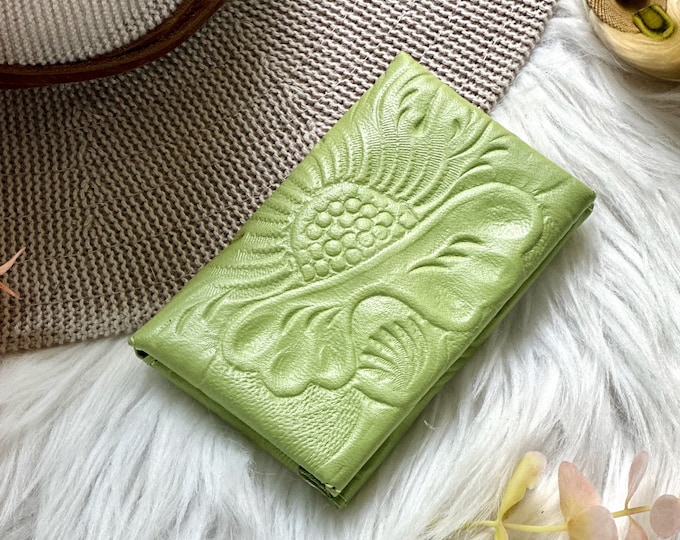 Personalized Gift Card Holder • Mini Leather Wallet for Women • Embossed Keychain Card Pouch • Handmade Gift Idea