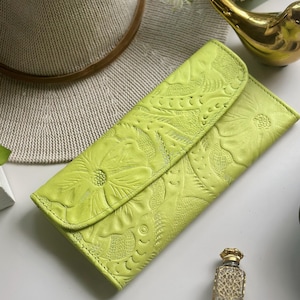 Weiches Leder Portemonnaie für Frauen • Geprägte Leder Geldbörse • Personalisiertes Geschenk für Sie • Süße schlanke Brieftasche