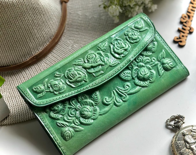 Floral Leather Wallet • Embossed Rose Wallet for Women • Personalized Gift • Vintage Style • Handmade wallet.